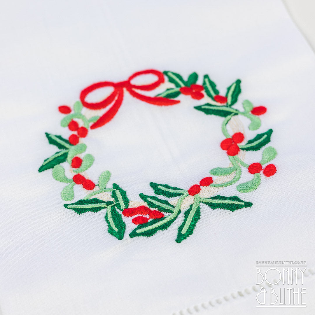 Holly Wreath Embroidered Dinner Napkins - Oatmeal Lace